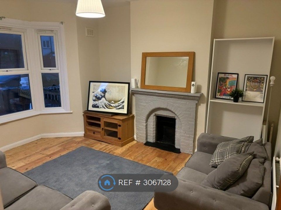 Property photo 3 of 7 Living Room