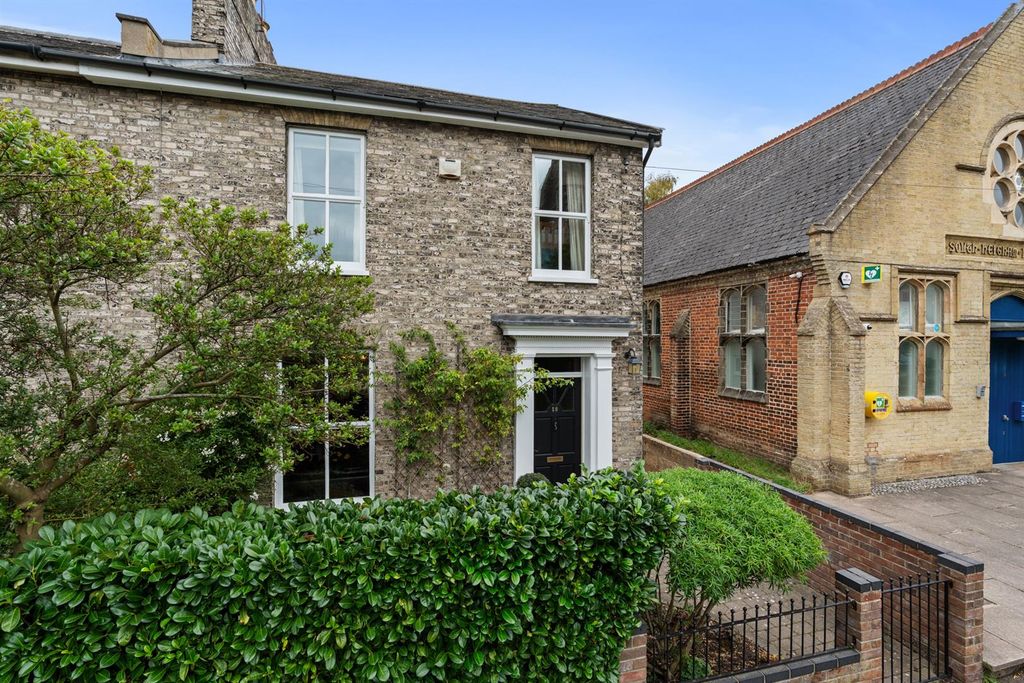 Property photo 1 of 29 16-Essexstreet-004.Jpg