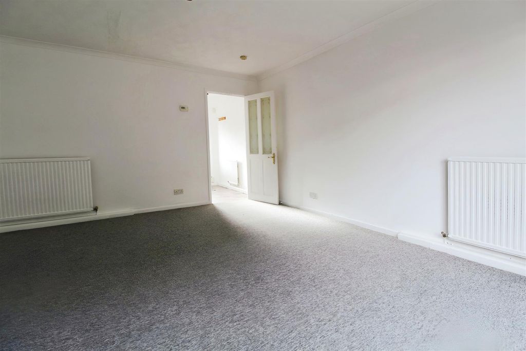 Property photo 3 of 8 Live 201.Jpg