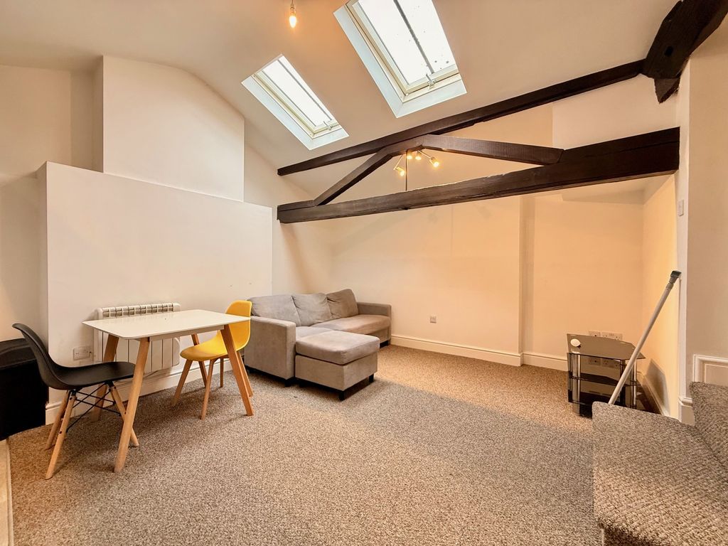 Property photo 2 of 5 Living Room