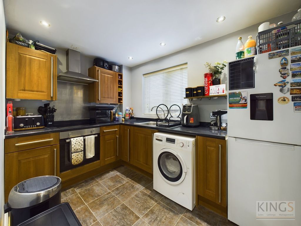 Property photo 3 of 9 Kitchen