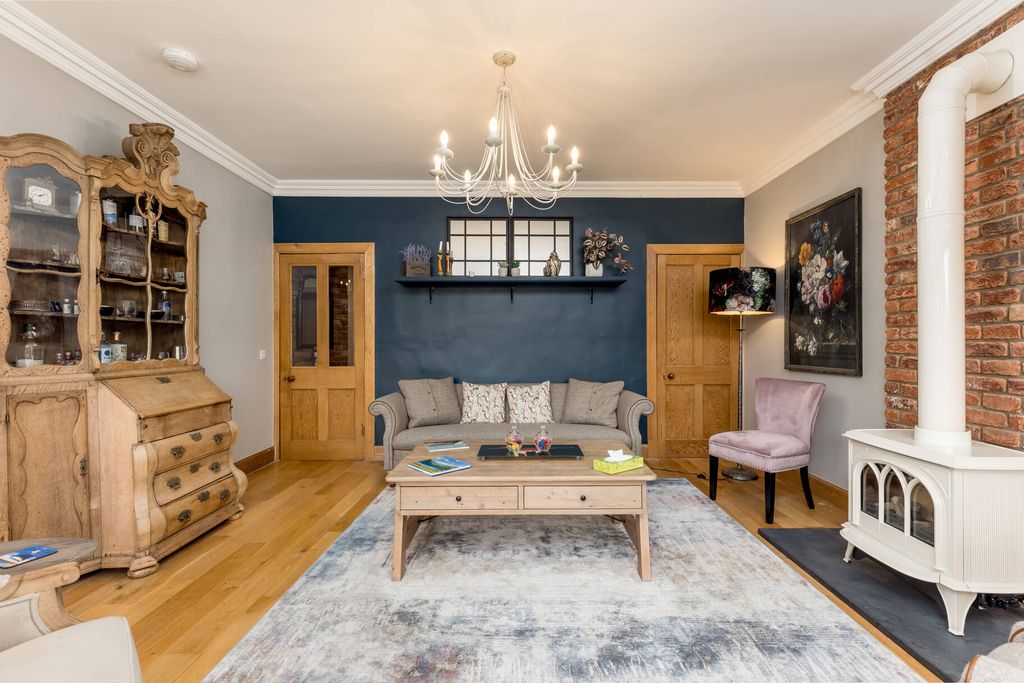 Property photo 3 of 40