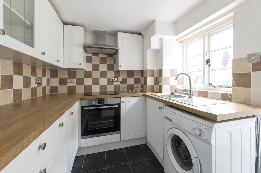 Property photo 2 of 11 Picture No. 24