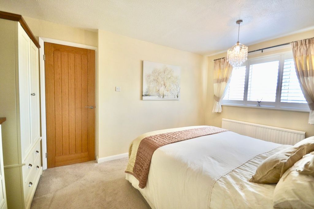 Property photo 3 of 28