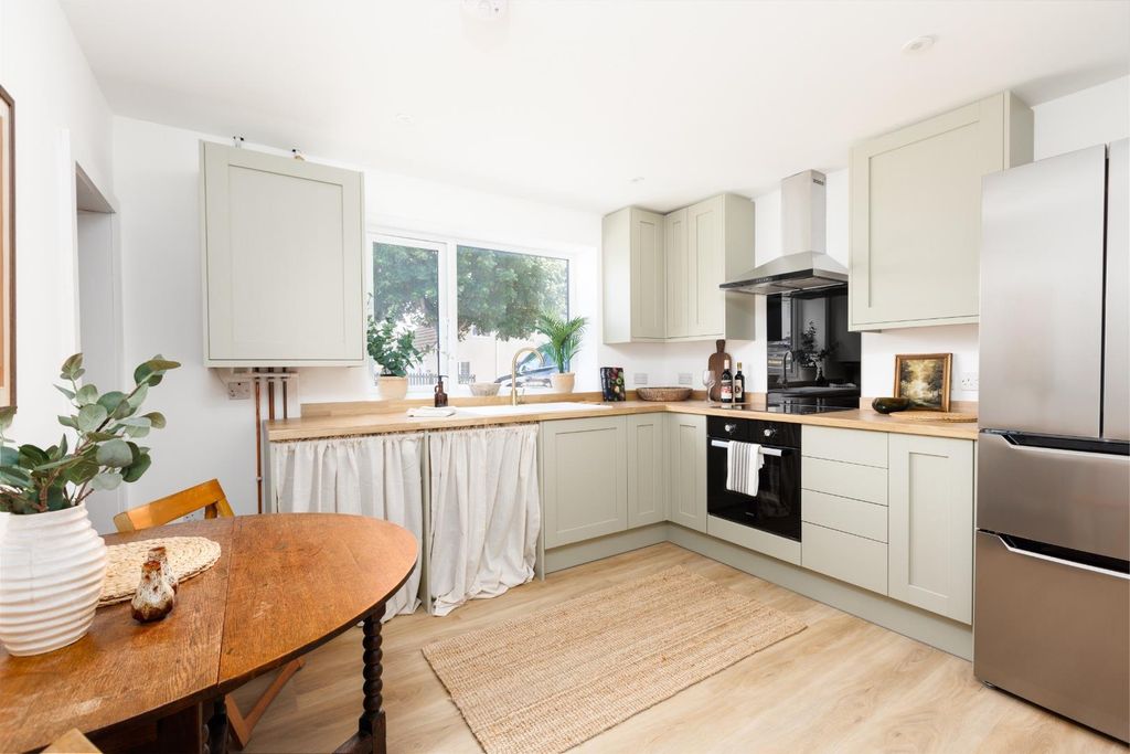 Property photo 3 of 26 103 Crossways-13.Jpg