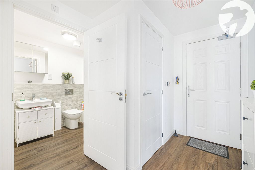 Property photo 3 of 15 Entrance Hall