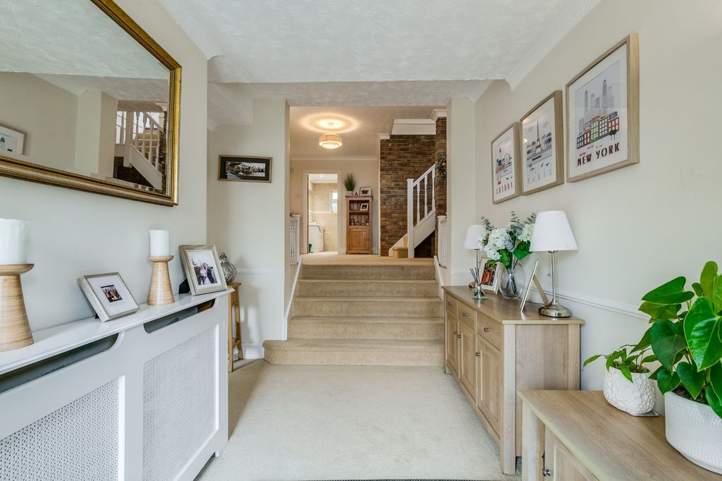 Property photo 3 of 28 Picture No. 18