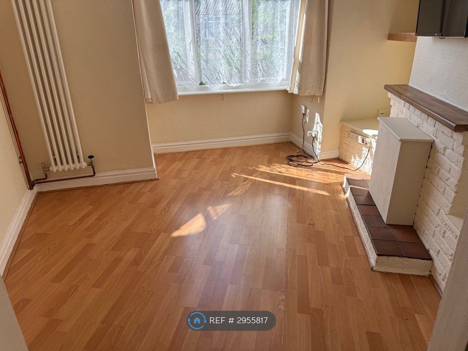 Property photo 2 of 14 Large Lounge