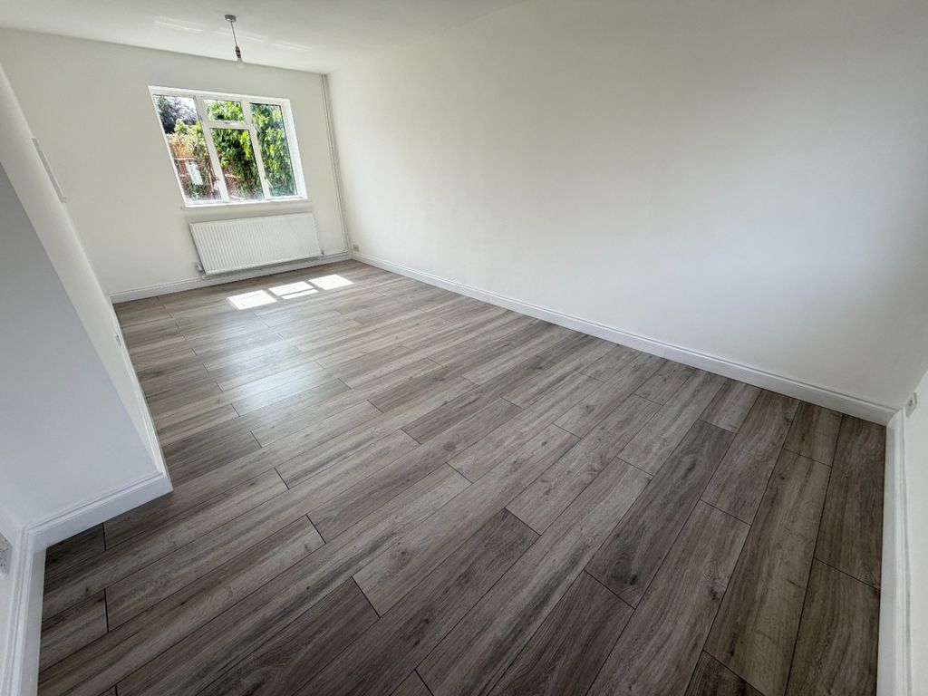 Property photo 2 of 10 5191901