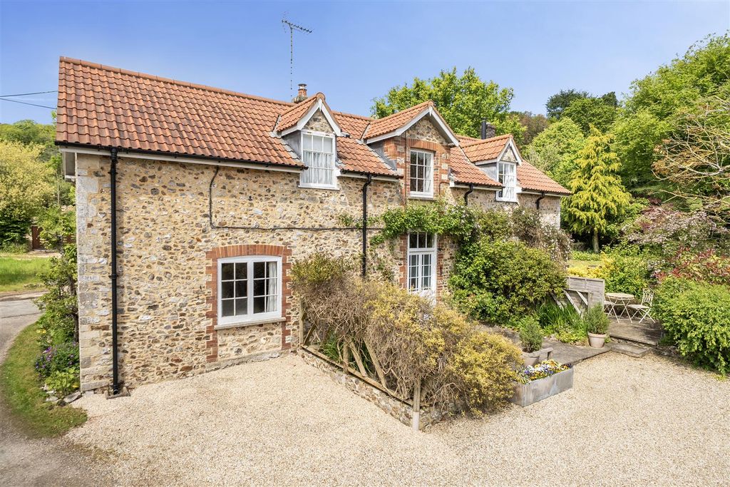 Property photo 1 of 18 The Coach House And Gardener's Cottage