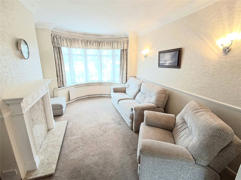 Property photo 2 of 21 Lounge