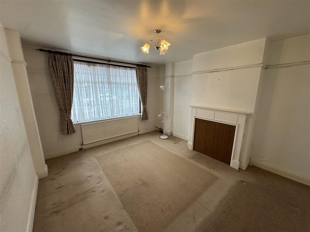 Property photo 2 of 33