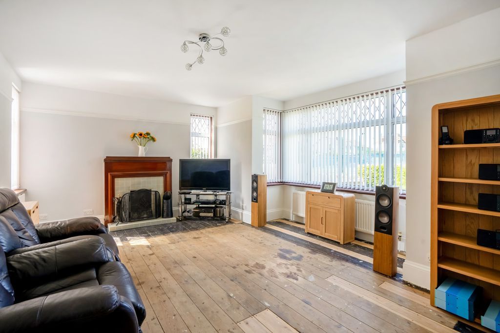 Property photo 3 of 14 Sitting Room