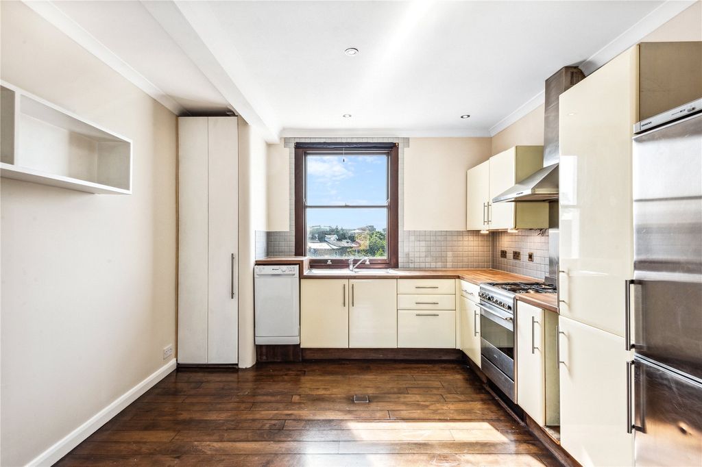 Property photo 3 of 6