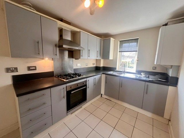 Property photo 1 of 8 Kitchen