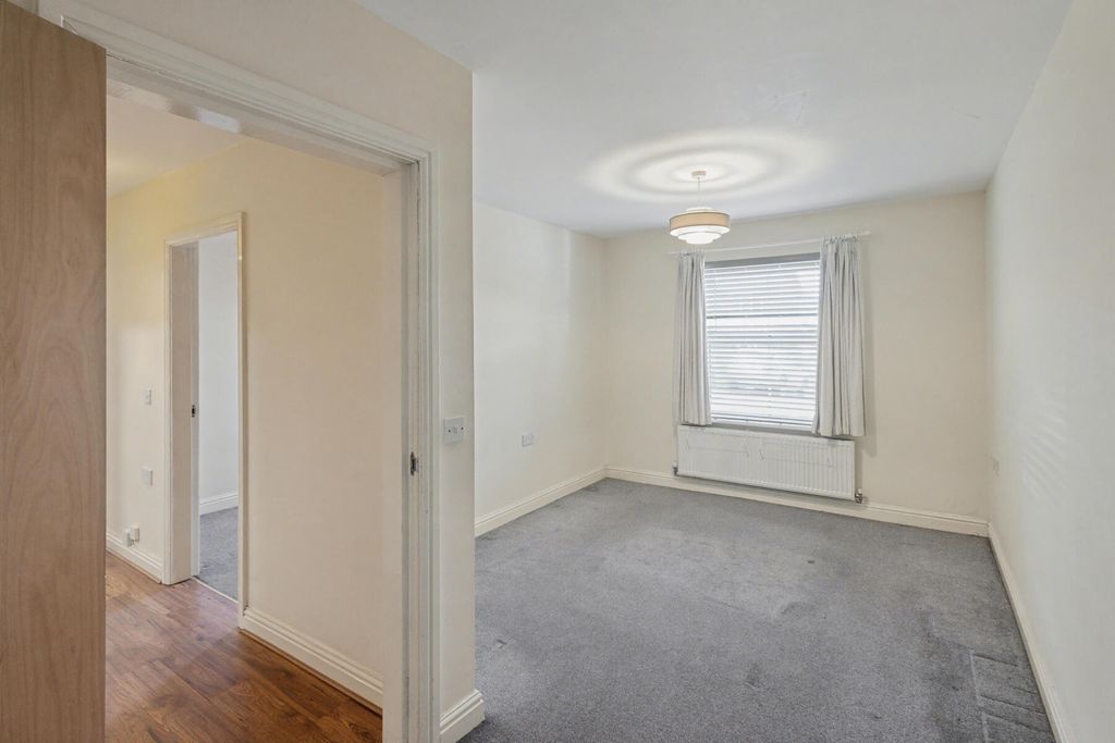 Additional image 5 of 2 bed flat for saleOld School Gardens, 55 Woodhead Road, Huddersfield HD4