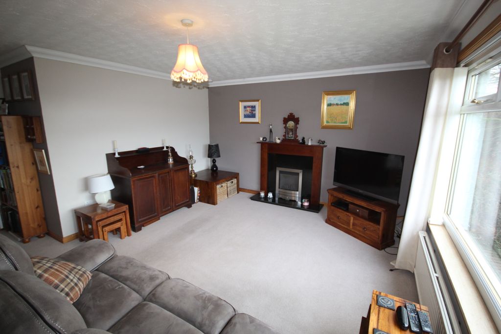 Property photo 2 of 18 Lounge
