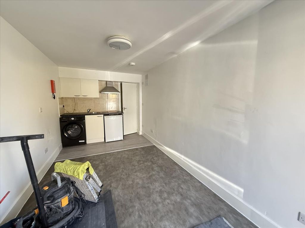 Property photo 1 of 3