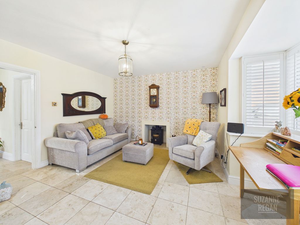 Property photo 3 of 24 Cam05192G0-Pr0380-Still027