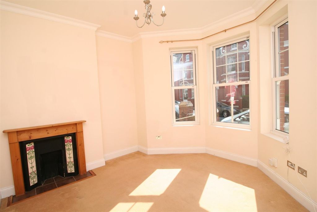 Property photo 2 of 7 Living Room