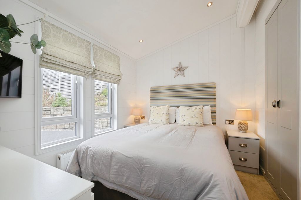 Property photo 3 of 19 Master Bedroom