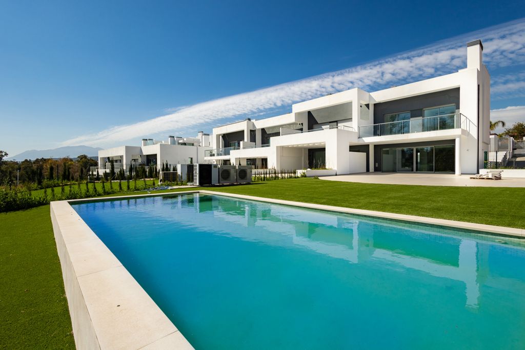 Property photo 2 of 35