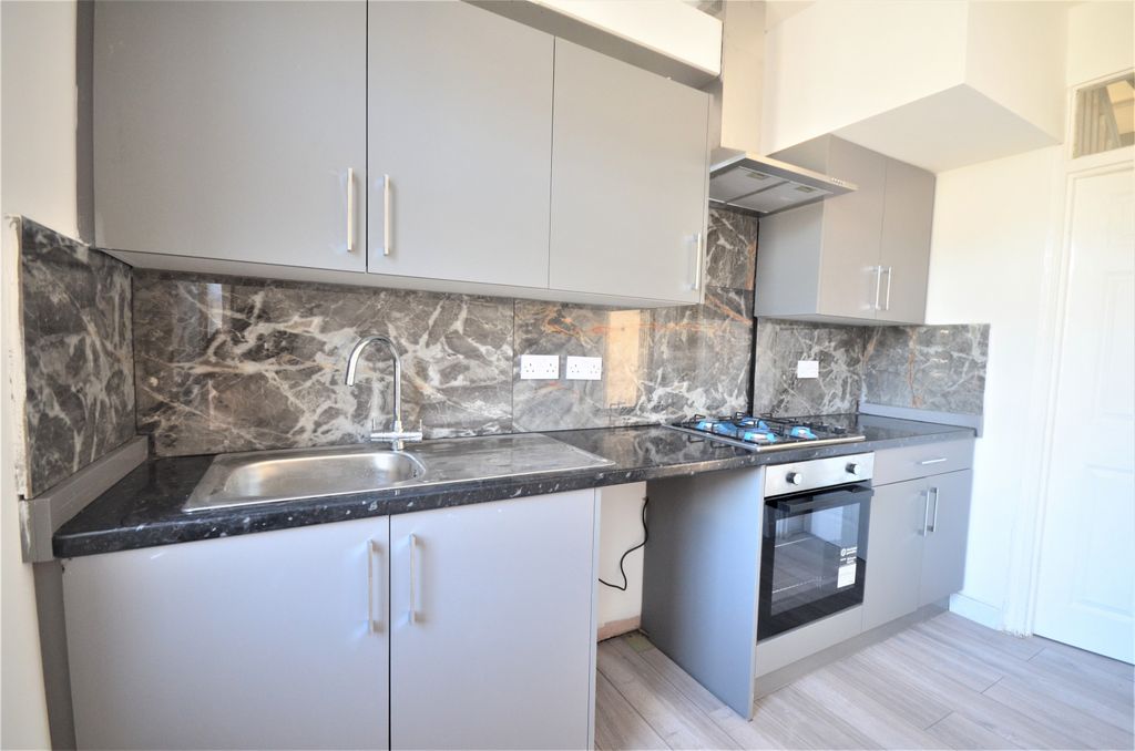 Property photo 1 of 10 Three Bedroom House