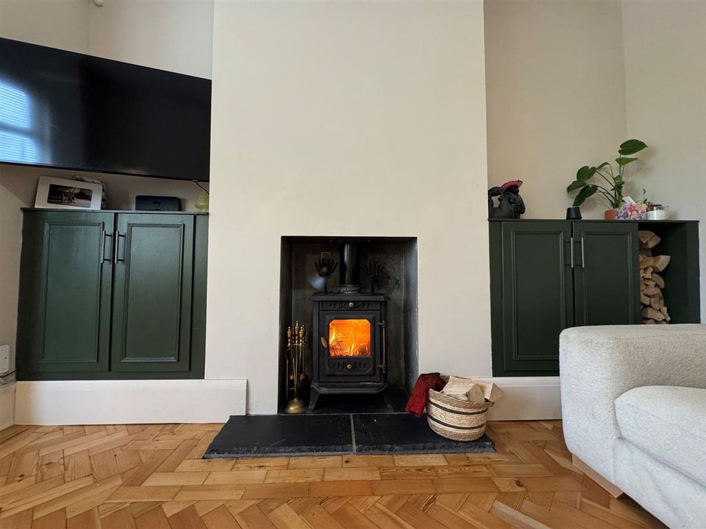 Property photo 3 of 32