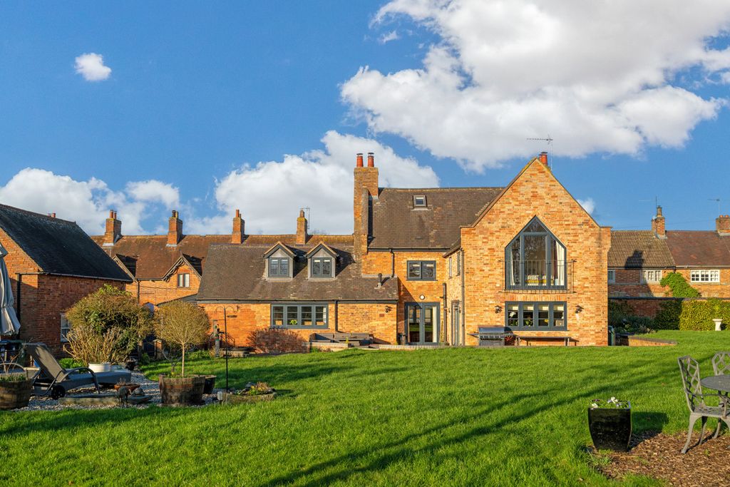 Property photo 1 of 36