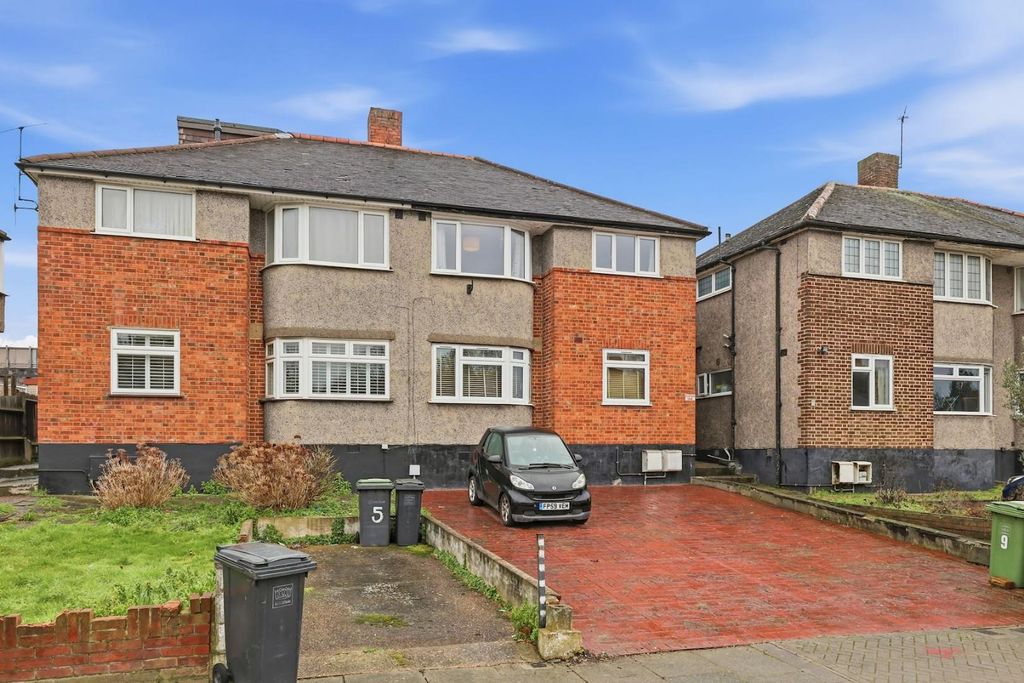 Property photo 2 of 11 14-d497Jhpropworld - 11 Meadowview Road - 43-Medi