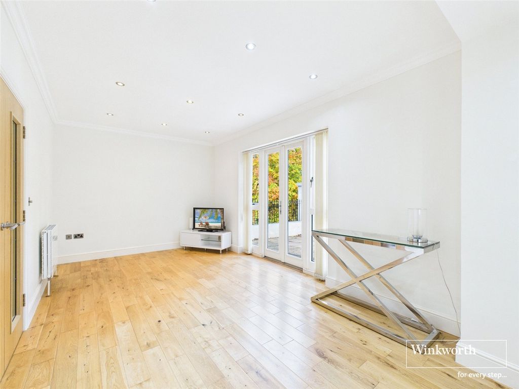 Property photo 3 of 17 Picture No. 26