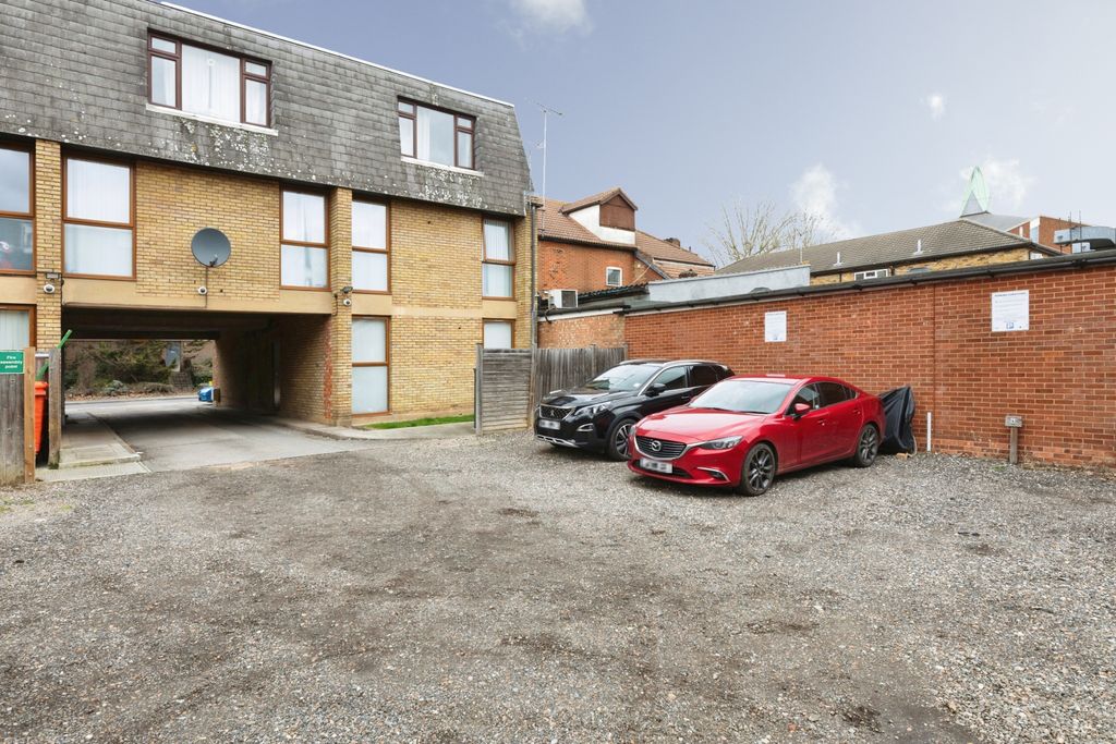 Property photo 2 of 20