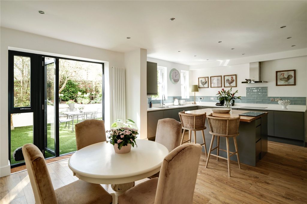 Property photo 1 of 18 Kitchen/Dining