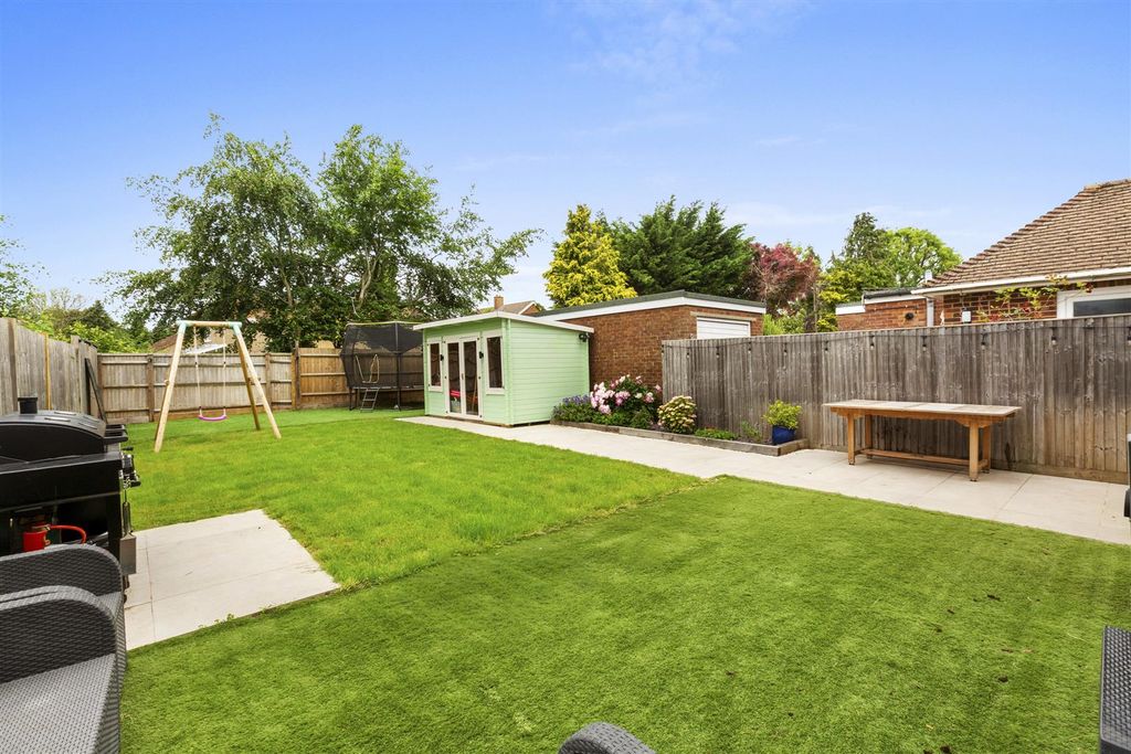 Property photo 2 of 15 61 Gibson Rd, Hp12 4Qp-11.Jpg