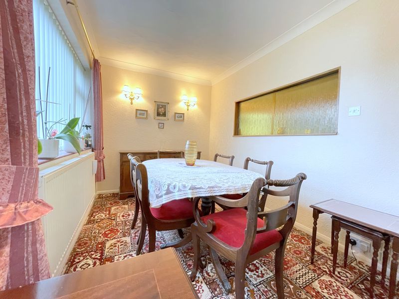 Property photo 2 of 14 Kirkhurst Close