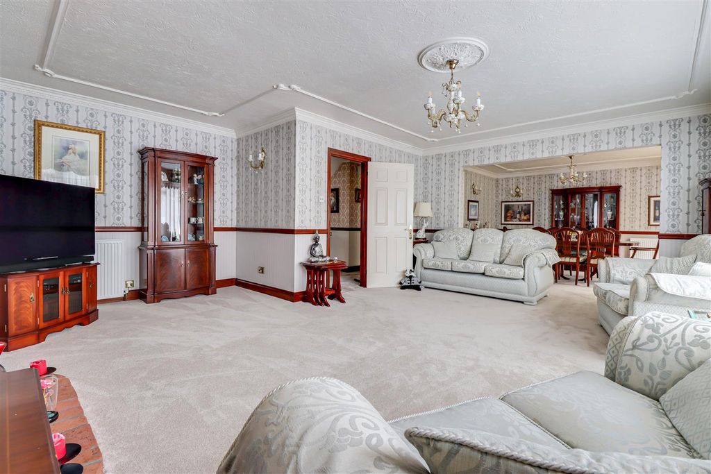 Property photo 3 of 47