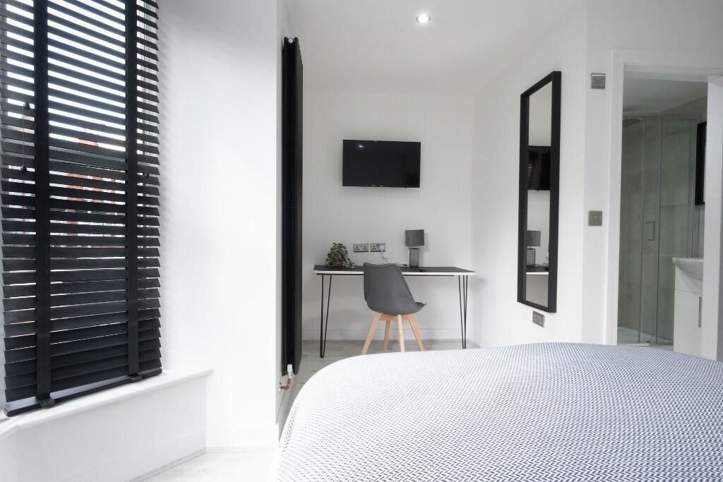 Property photo 3 of 14 A Bright And Modern Master Bedroom Featuring A Com...