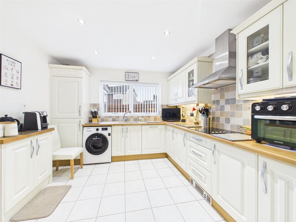 Property photo 3 of 19 Picture No. 18