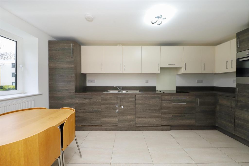 Property photo 3 of 20 Kitchen