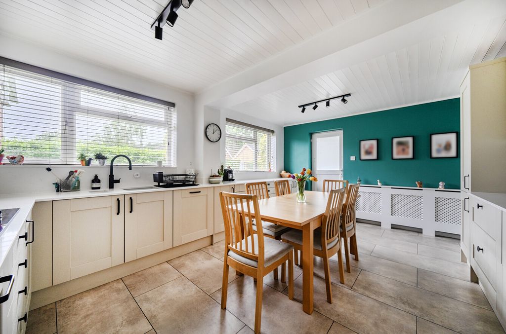 Property photo 2 of 21 1467944-7-6A20259...
