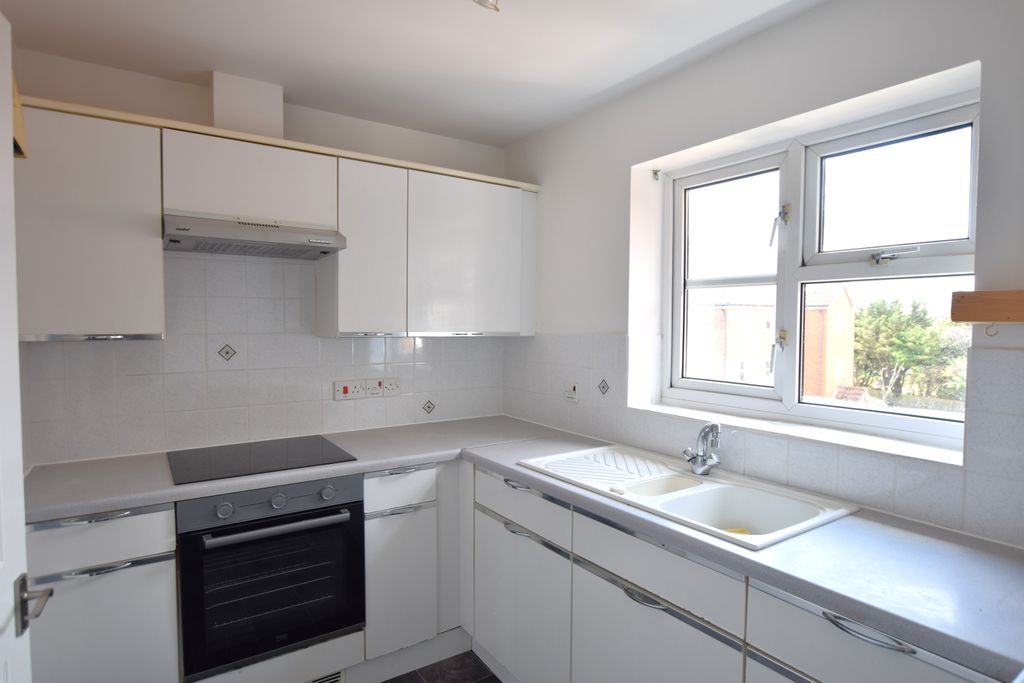Property photo 3 of 11 Kitchen