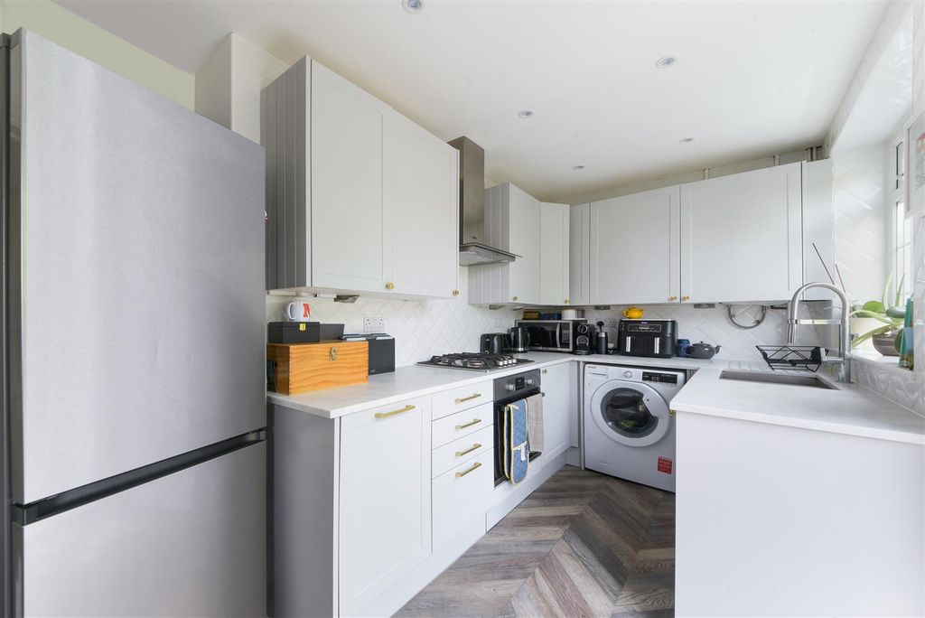 Property photo 2 of 12 Combermere Road (19).Jpg
