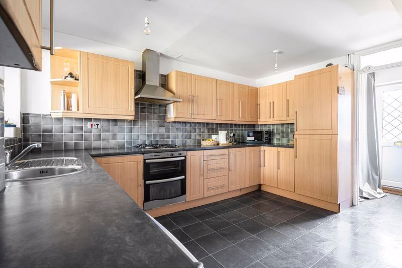 Property photo 3 of 14 Photo 8