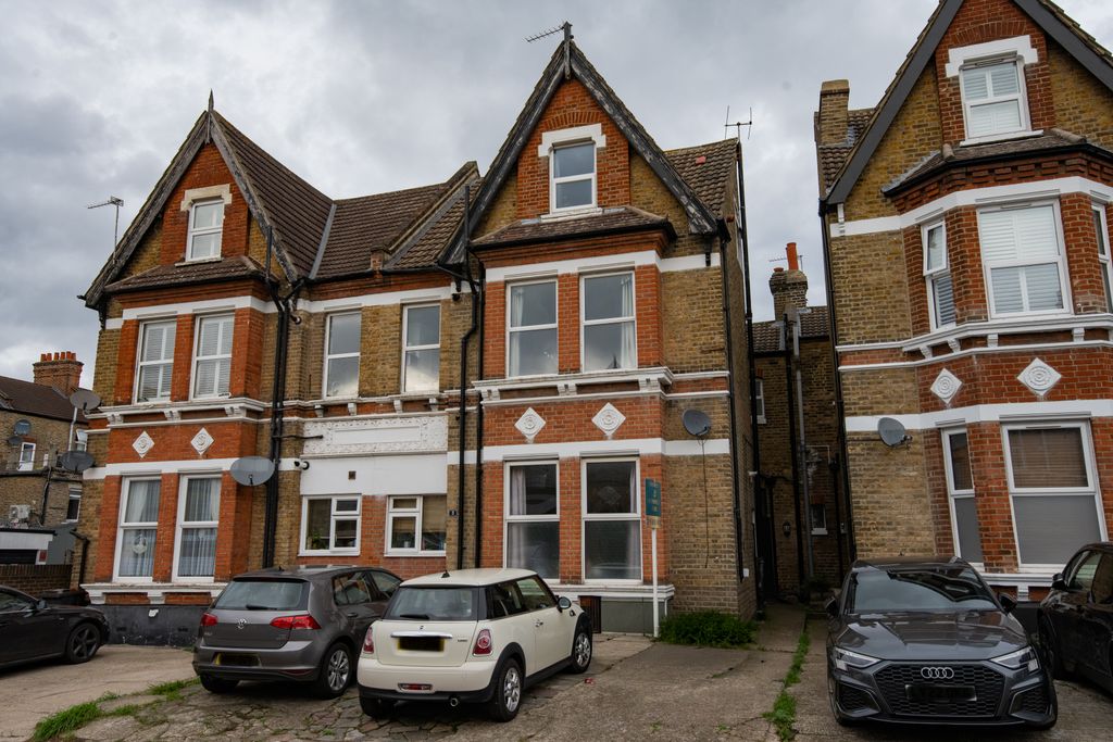 Property photo 1 of 6