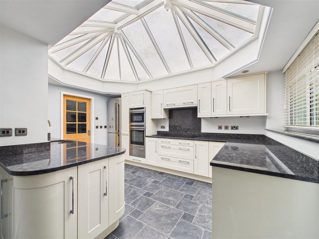 Property photo 3 of 22 Cam03303G0-Pr0280-Still017.Jpg