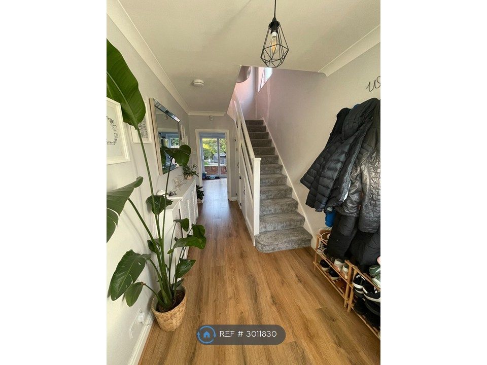Property photo 2 of 11 Entrance Hallway