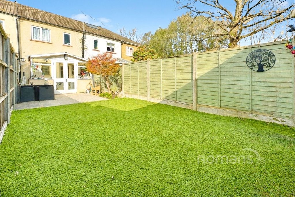 Property photo 2 of 12 Garden