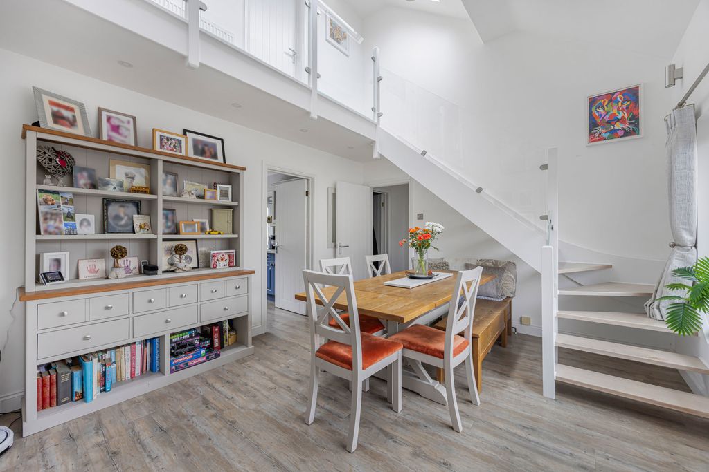 Property photo 3 of 27 40_73724.Jpg