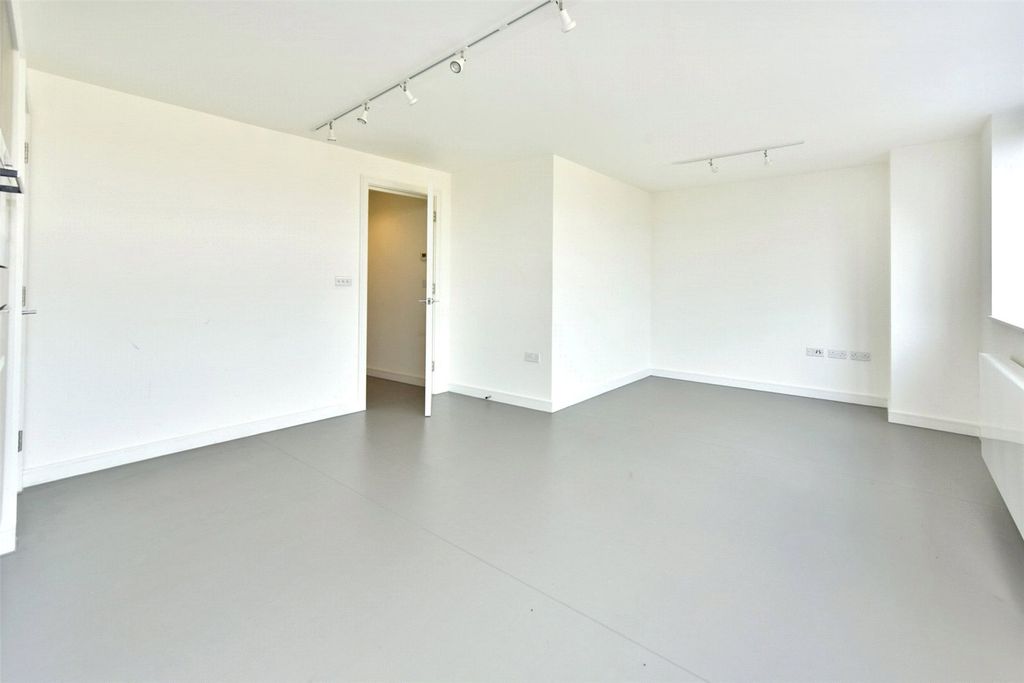 Property photo 3 of 6 Picture No. 05