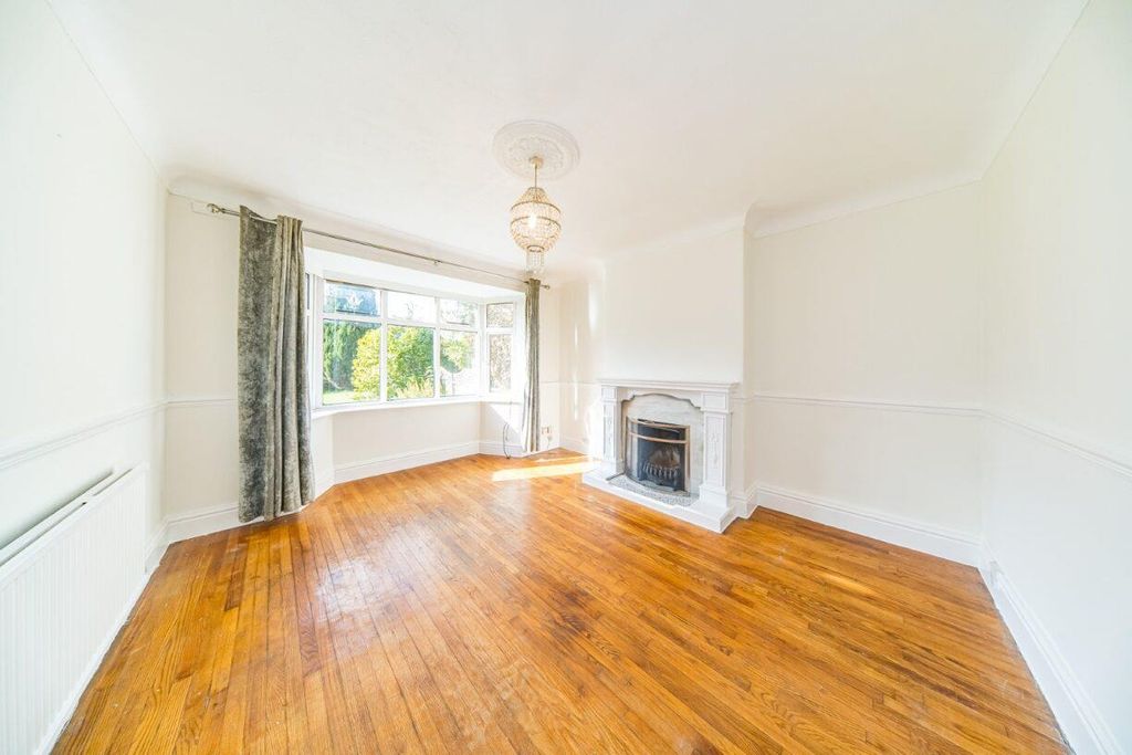 Property photo 2 of 20 55 Fairholme Avenue Lounge.Jpg